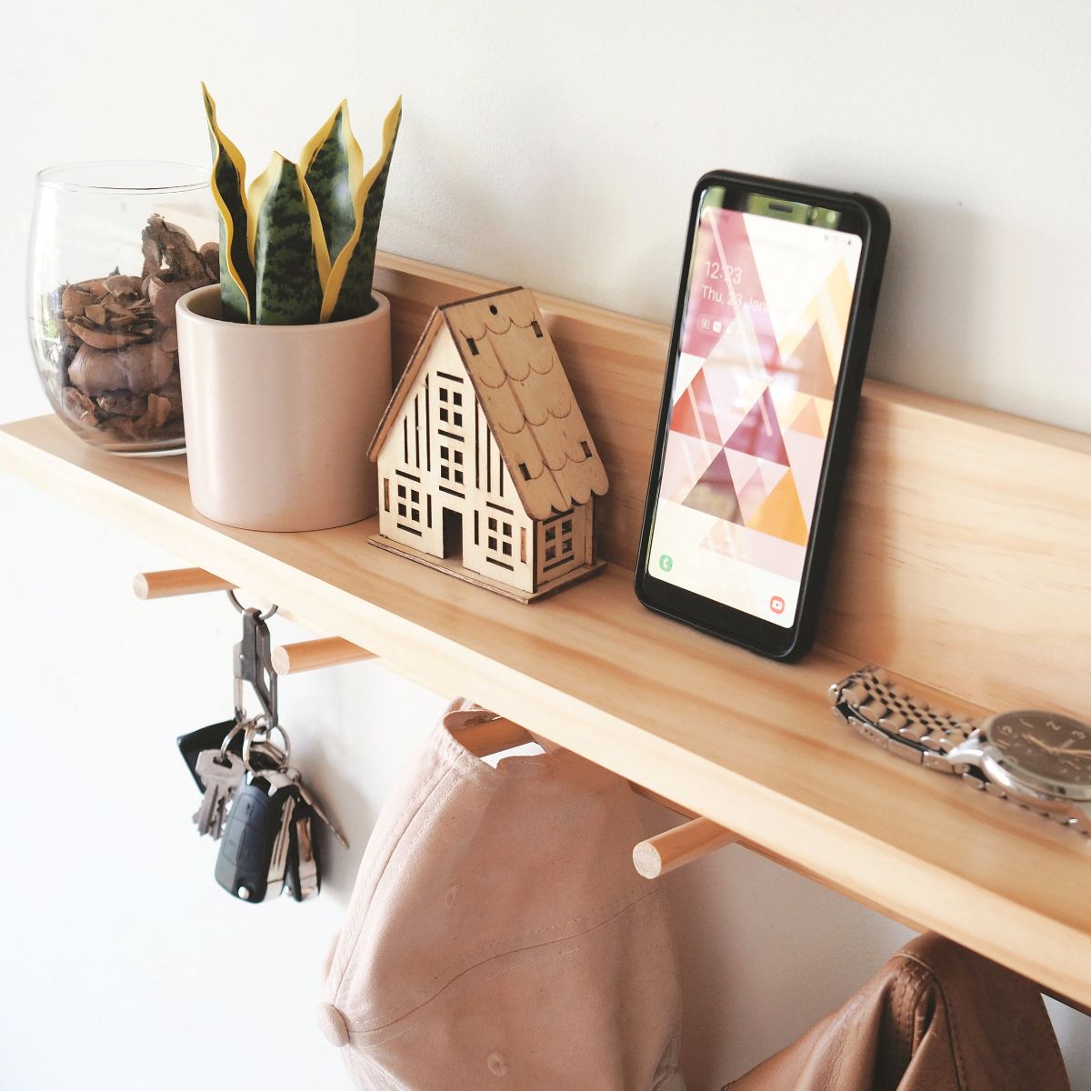 55cm Pine Wood Coat Rack Entryway Organiser Shelf with no mail holder. Top view.