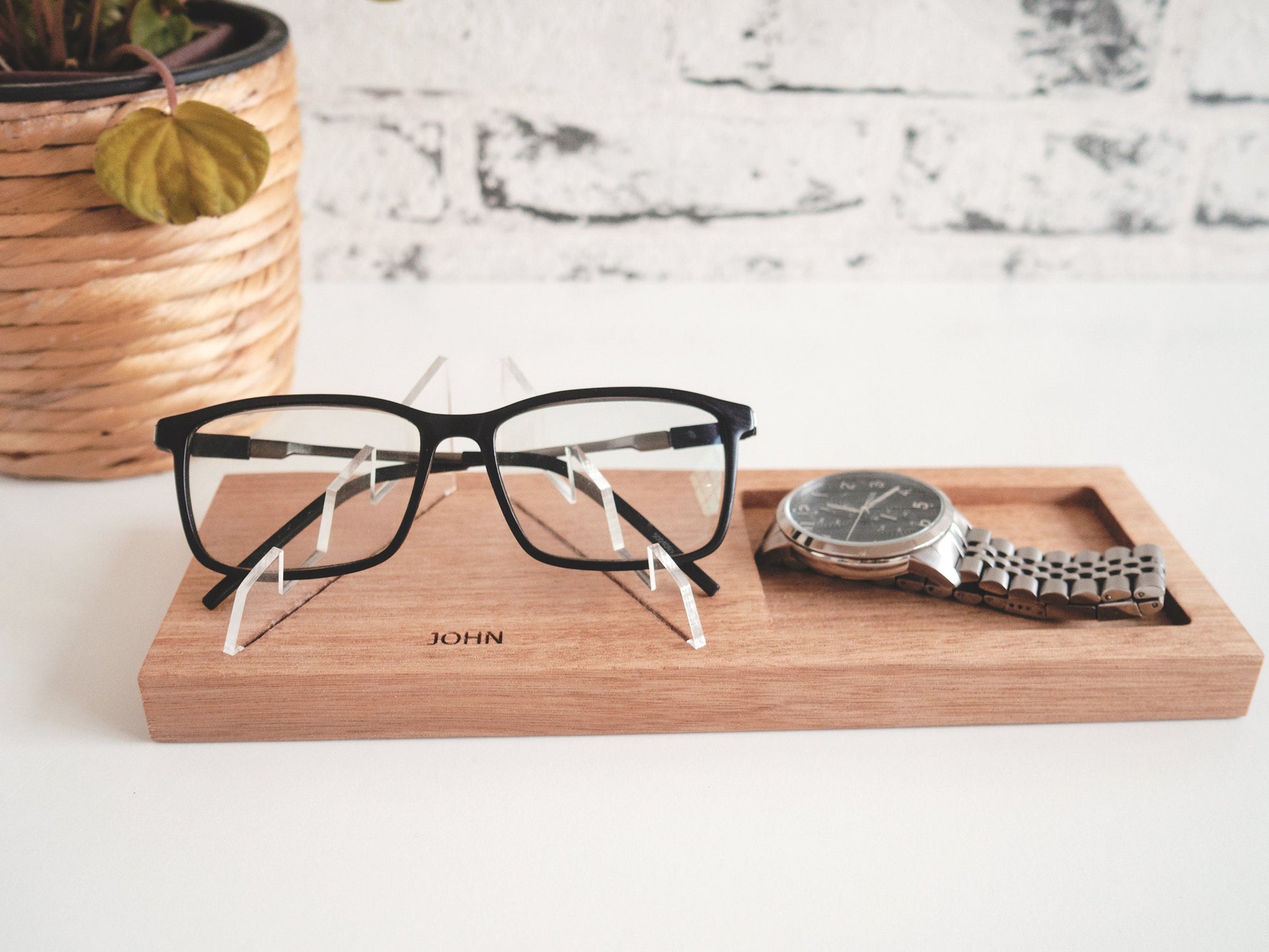 Personalised Eyeglasses Stand with dish tray - Glasses Holder, Personalised Glasses Holder Stand, Eyeglass stand, Fathers Day Gift, Dad gift