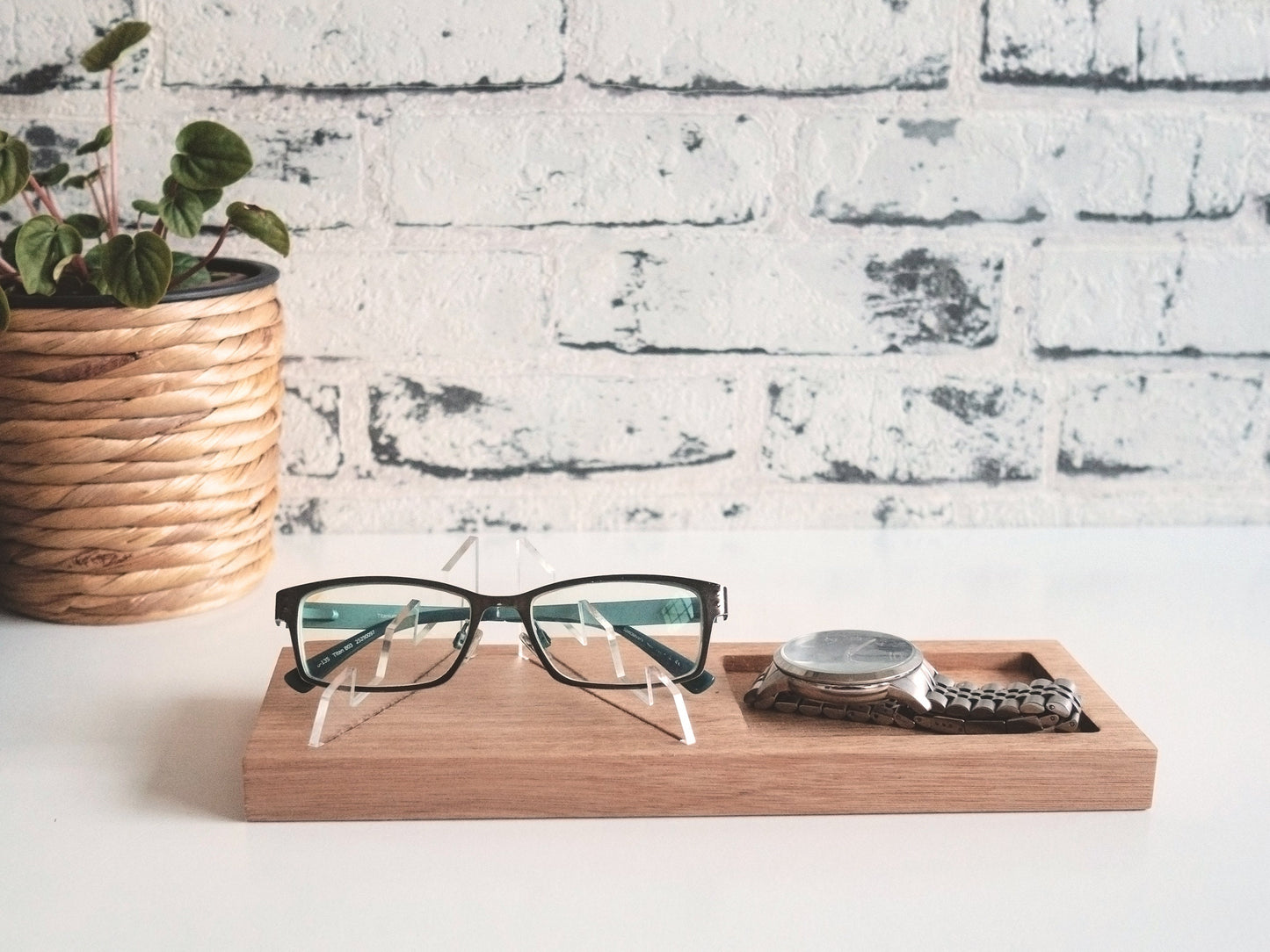 Personalised Eyeglasses Stand with dish tray - Glasses Holder, Personalised Glasses Holder Stand, Eyeglass stand, Fathers Day Gift, Dad gift