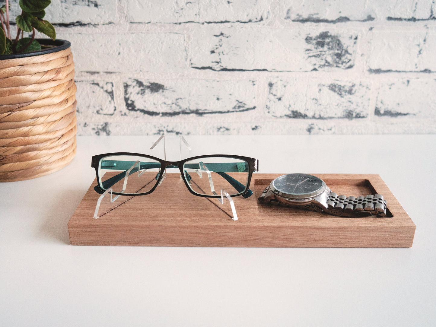 Personalised Eyeglasses Stand with dish tray - Glasses Holder, Personalised Glasses Holder Stand, Eyeglass stand, Fathers Day Gift, Dad gift