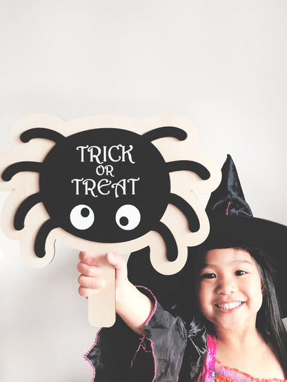 Trick or treat sign - Halloween Prop, Halloween décor, Halloween decorations, Halloween Spider, Halloween Bat, Halloween Sign for kids